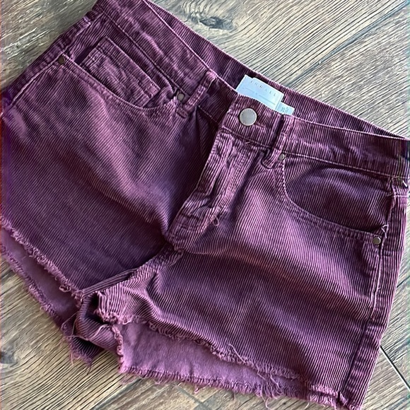 Kendall Kylie Burgundy Shorts - Picture 2 of 9
